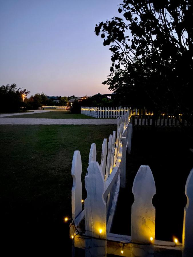 City On A Hill At Spring Creek Fredericksburg Extérieur photo