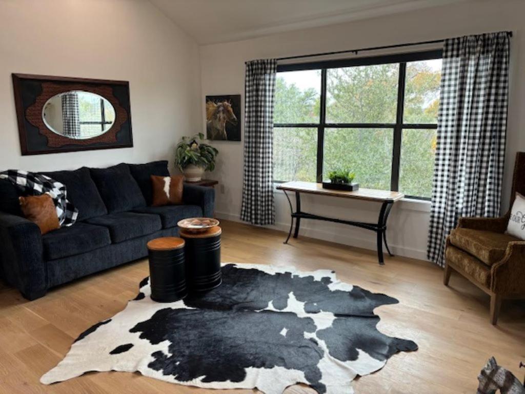 City On A Hill At Spring Creek Fredericksburg Extérieur photo